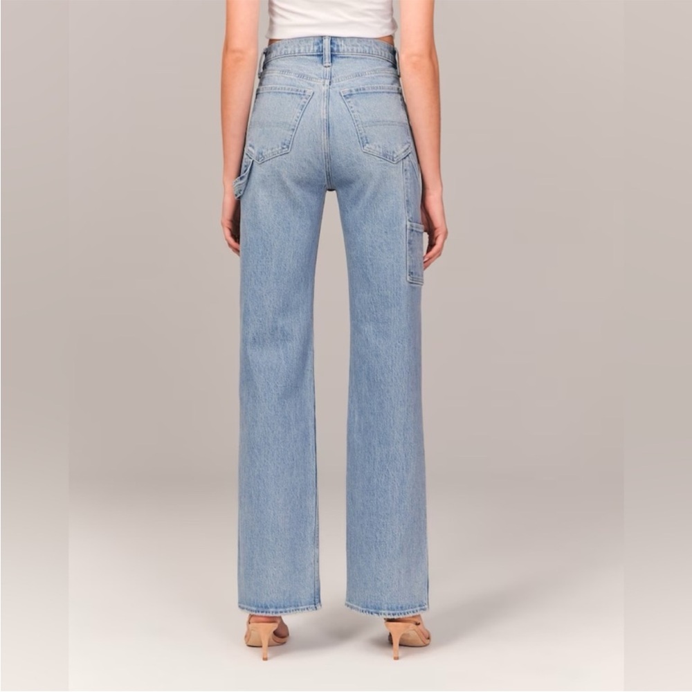 Abercrombie & Fitch high rise 90s relaxed Jean with carpenter details. - Picture 3 of 5